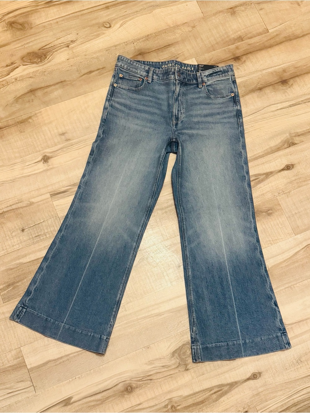 Women’s American Eagle High-Waisted Flare Jeans - Picture 3 of 7